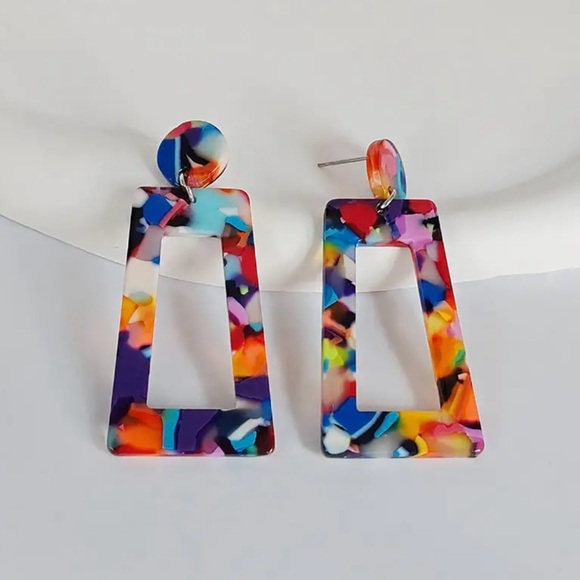 Hollow Geometric Shape Colorful Pattern Dangle Earrings - Picture 4 of 4